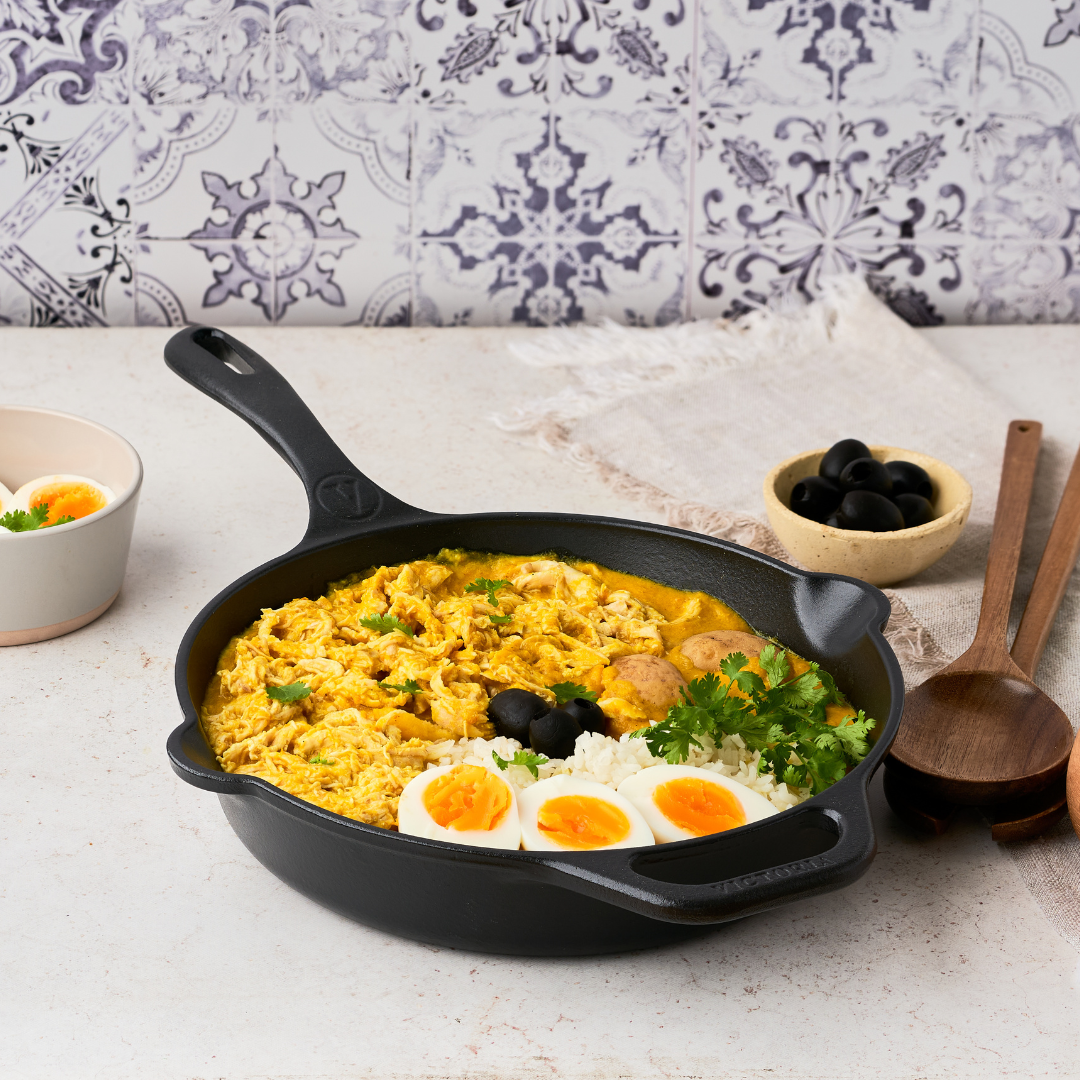 Ají de Gallina: Delicia Peruana en hierro fundido