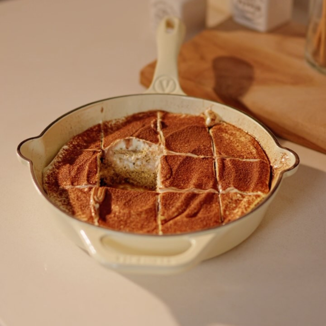 Tiramisú saludable con yogurt griego y almendras