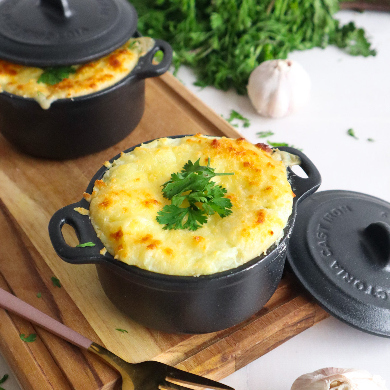 Pastel de papa y brócoli gratinado en mini cocotte